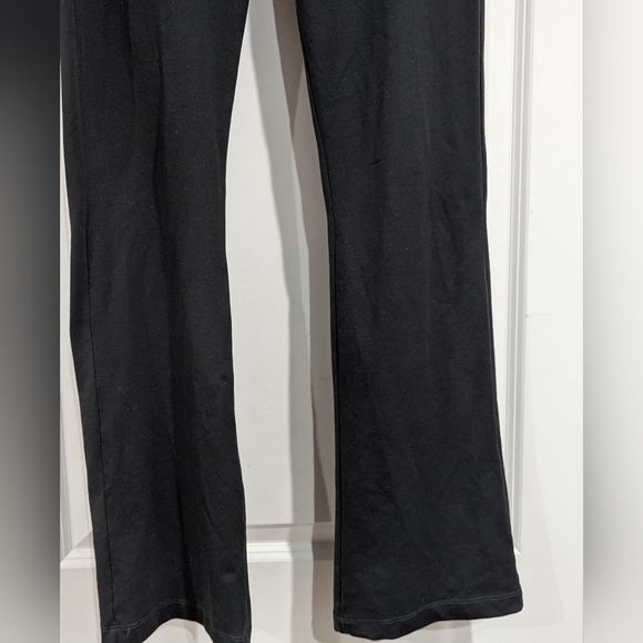 Bali workout yoga pants with flared legs, size medium - Picture 5 of 5